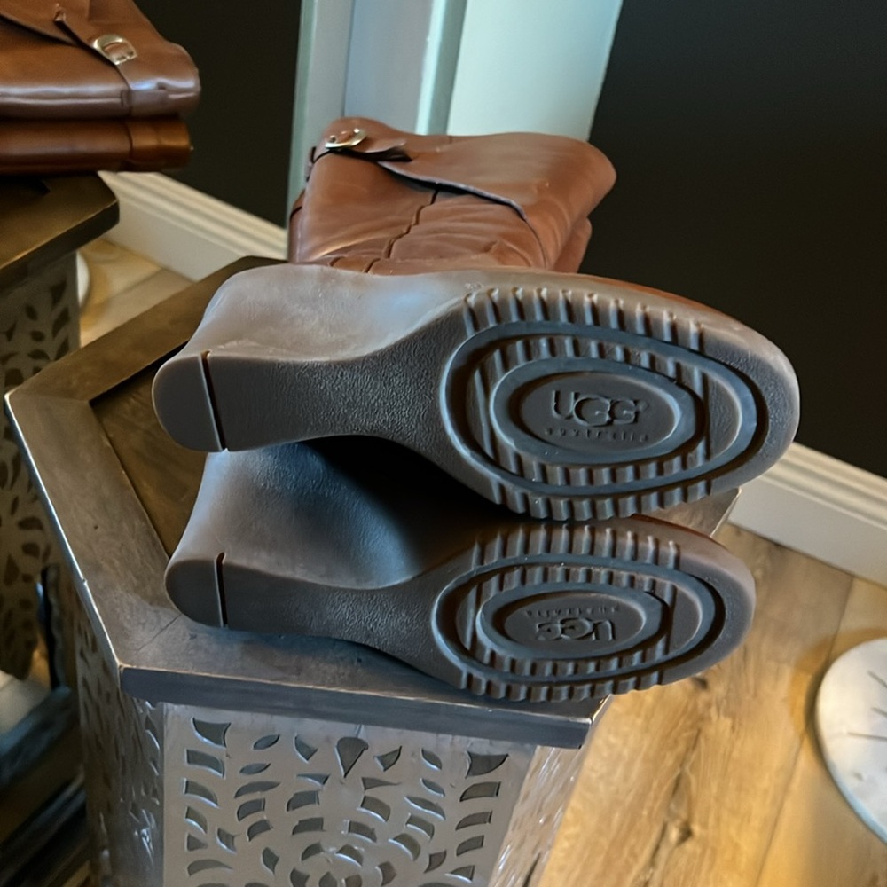 🛑 1 hour sale. UGG, size 7, Corinth Wedge leather & shearling Boots, EUC - Picture 14 of 16